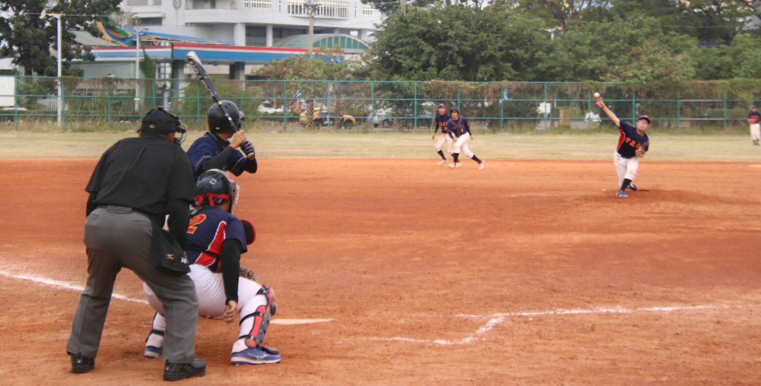 昨(6日)T組最後一場賽事由中正大學對上屏東科大，最終由中正以12:6取勝。攝/林政頤