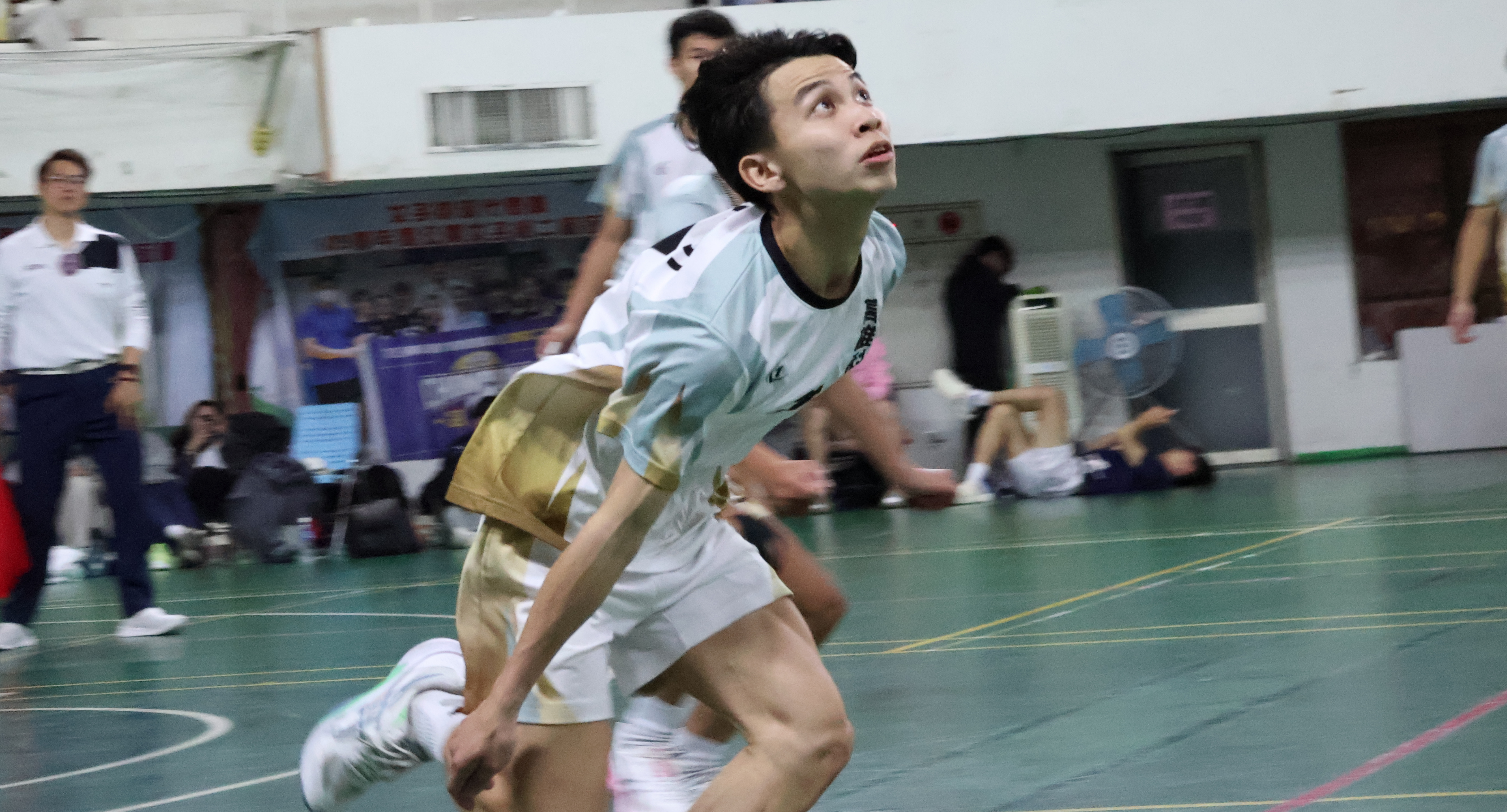 高科葉明揚奮力救球，不給對手追分機會。攝/張妘萁