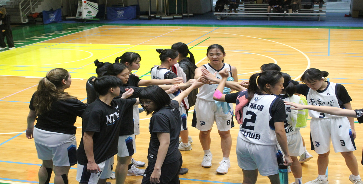 臺灣大學利用喊聲來調整狀態並凝聚團隊氣勢。攝/潘立晏