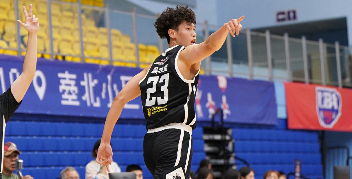 政治大學吳志鍇命中4記外線拿下20分7籃板。攝/大專體總