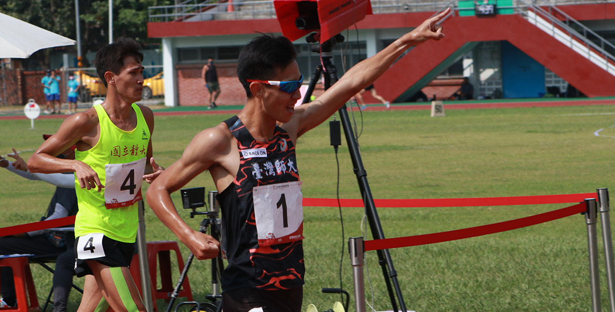 臺師大曾廷瑋在全大運公開男生組3000公尺障礙賽拿下金牌。攝/林宜臻