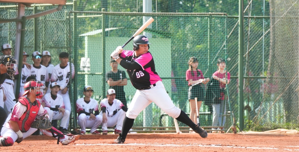 華醫陳天諾三支安打包辦四分打點。攝/李昀潔