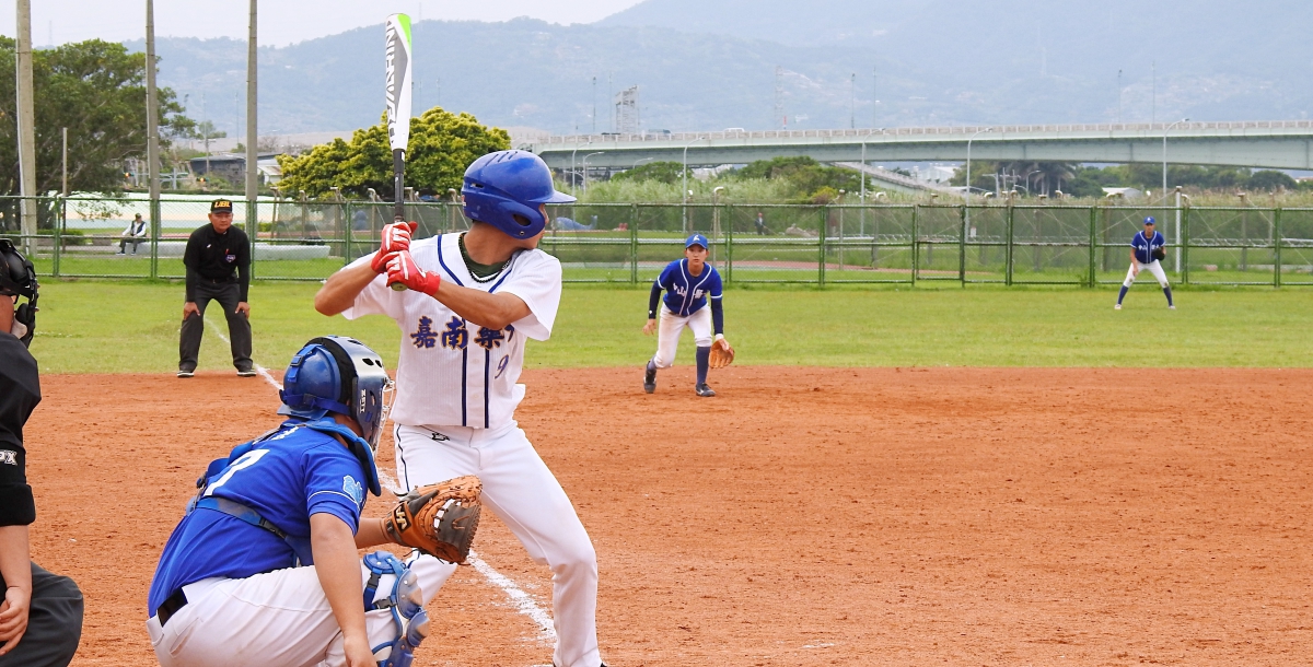 嘉南藥大以16:6扣倒中山醫大。攝/顏郁修