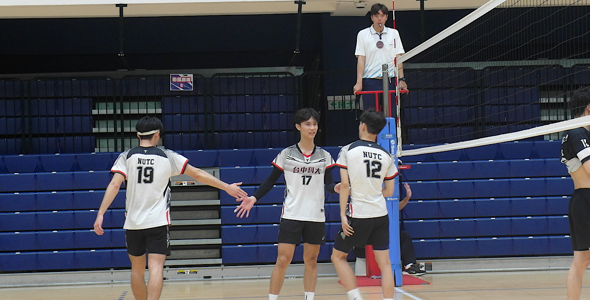 中科大麥宸源、潘瑋凡多次扣殺建功。攝/鄭筠穎