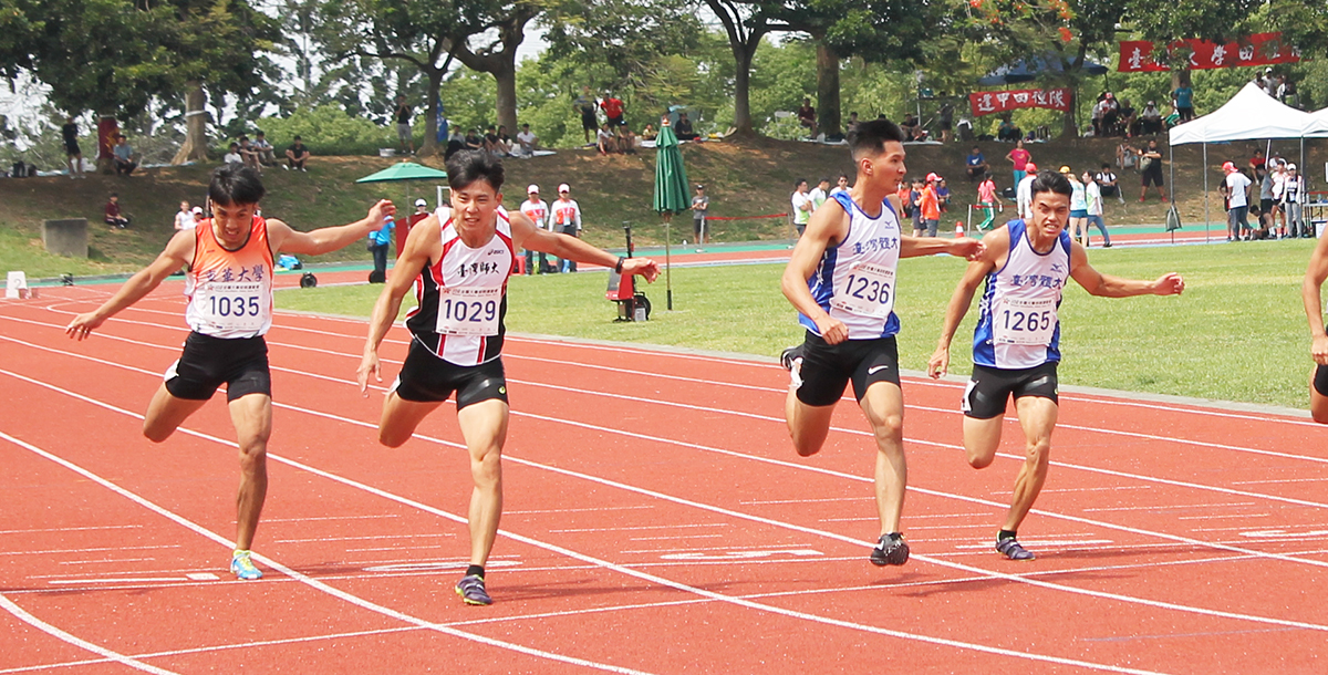 王偉旭(右2)最後一刻壓線勝出,些微差距擊敗對手,首獲金牌。 攝/黃立中