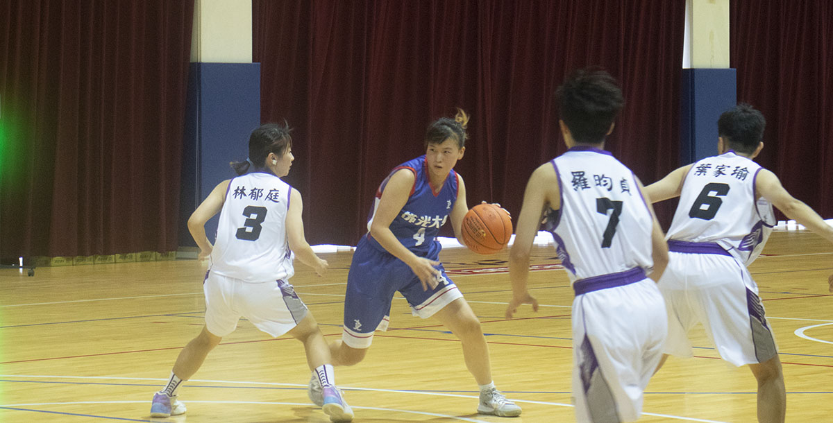 佛光隊長周昭葳拿下全場最高18分,帶領球隊取得勝利。攝/傅喬