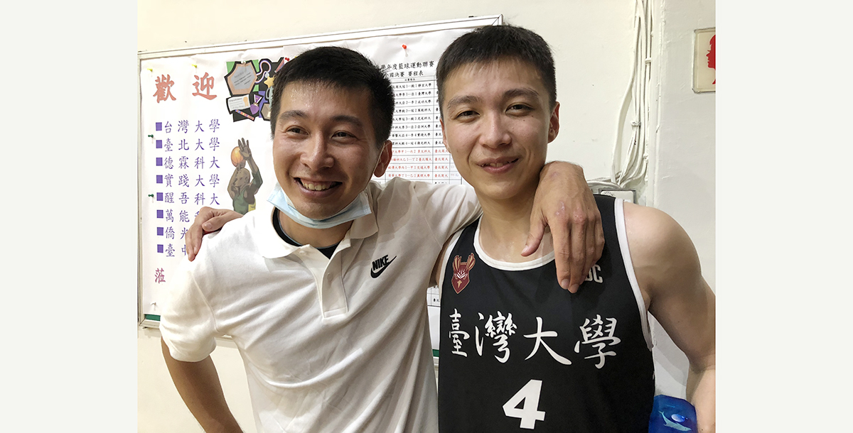 蔡宗儒（左）、許致銓（右）永遠的控衛情、師徒檔。攝/大專體總