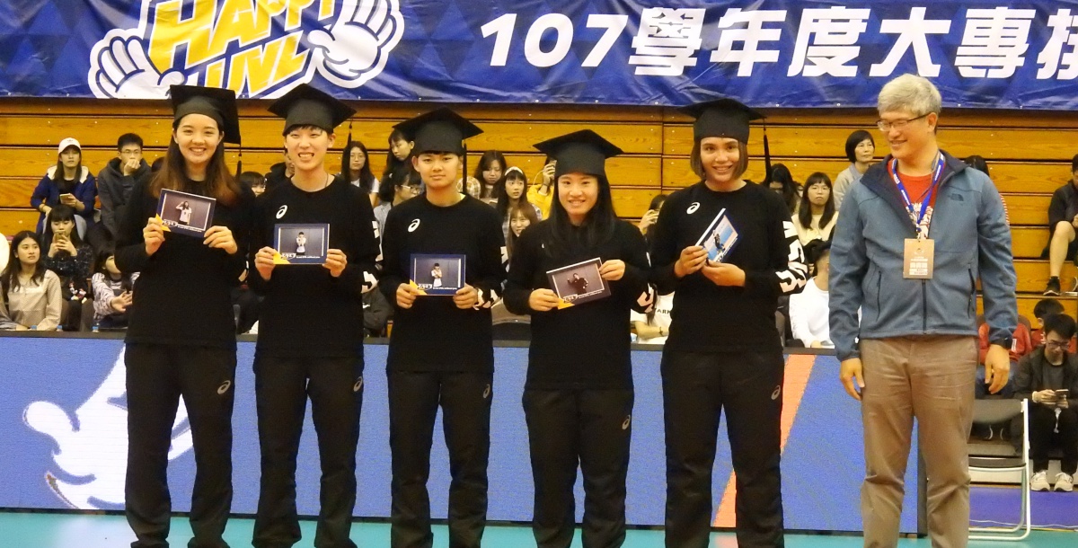 臺灣師大畢業球員，（由左至右）：沈芳誼、張芷瑄、陳怡均、蘇卿慧、吳韋華。攝/楊騰億