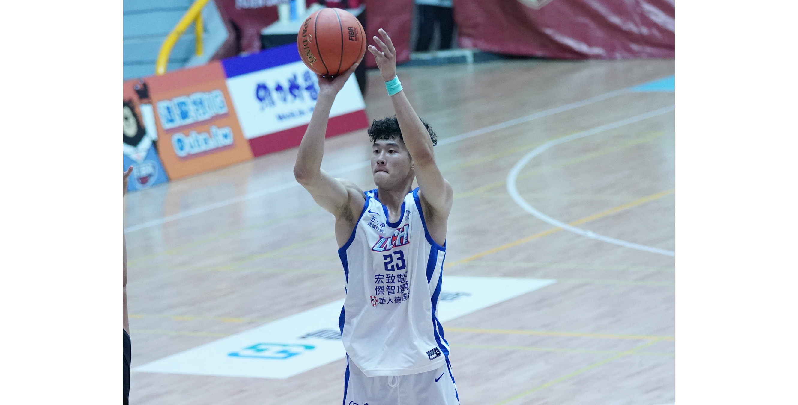 健行科大陳威宇13分8籃板，含3顆外線。攝/大專體總