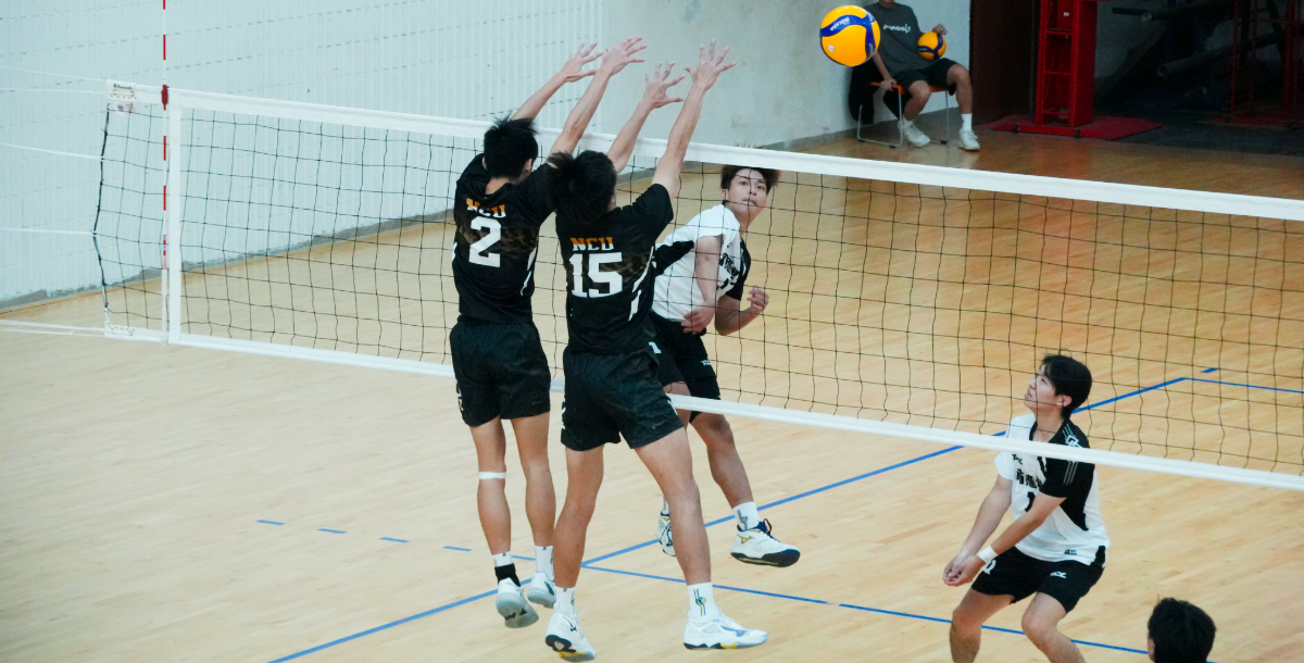 中央築起攔網高牆，直落三拿下預賽首勝。攝/李亭葳