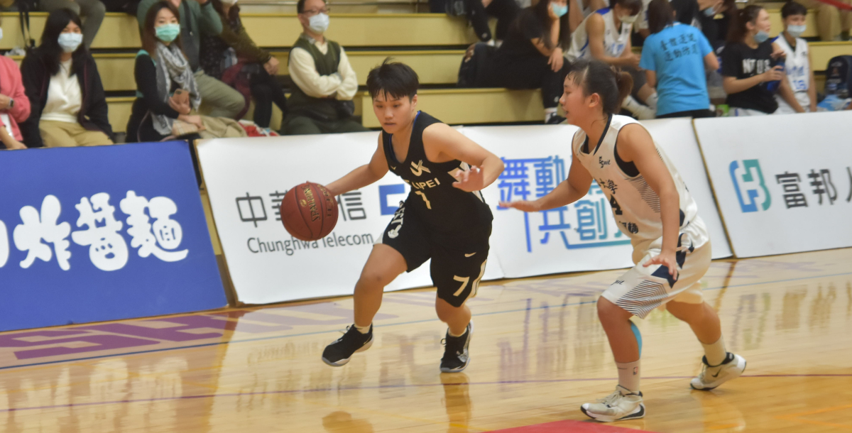 北市大先發吳采庭砍進6記三分球,攻下20分8籃板。攝/王渝樺