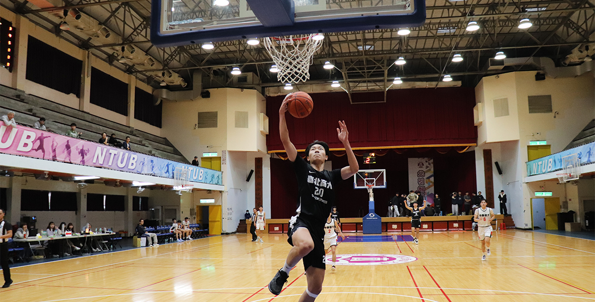 北商大王亮昇嘗試灌籃，本場他攻下7分。攝／周孫磊