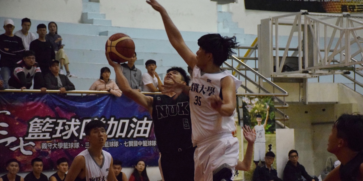 高雄大學今日以61:58險勝實踐。攝/陳云茹