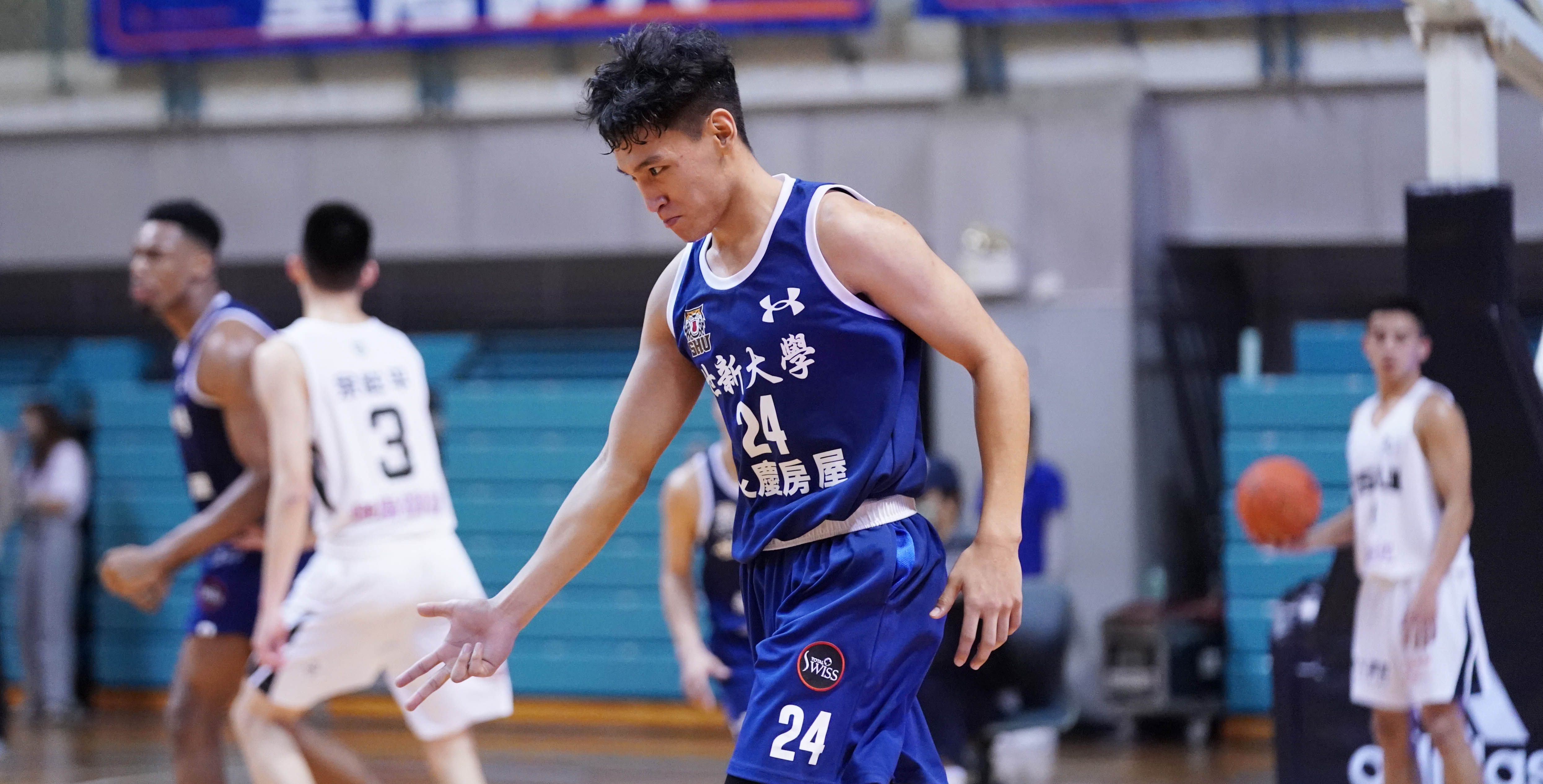 世新大學簡賀宇投進關鍵追平三分球,進入延長加賽。攝/大專體總