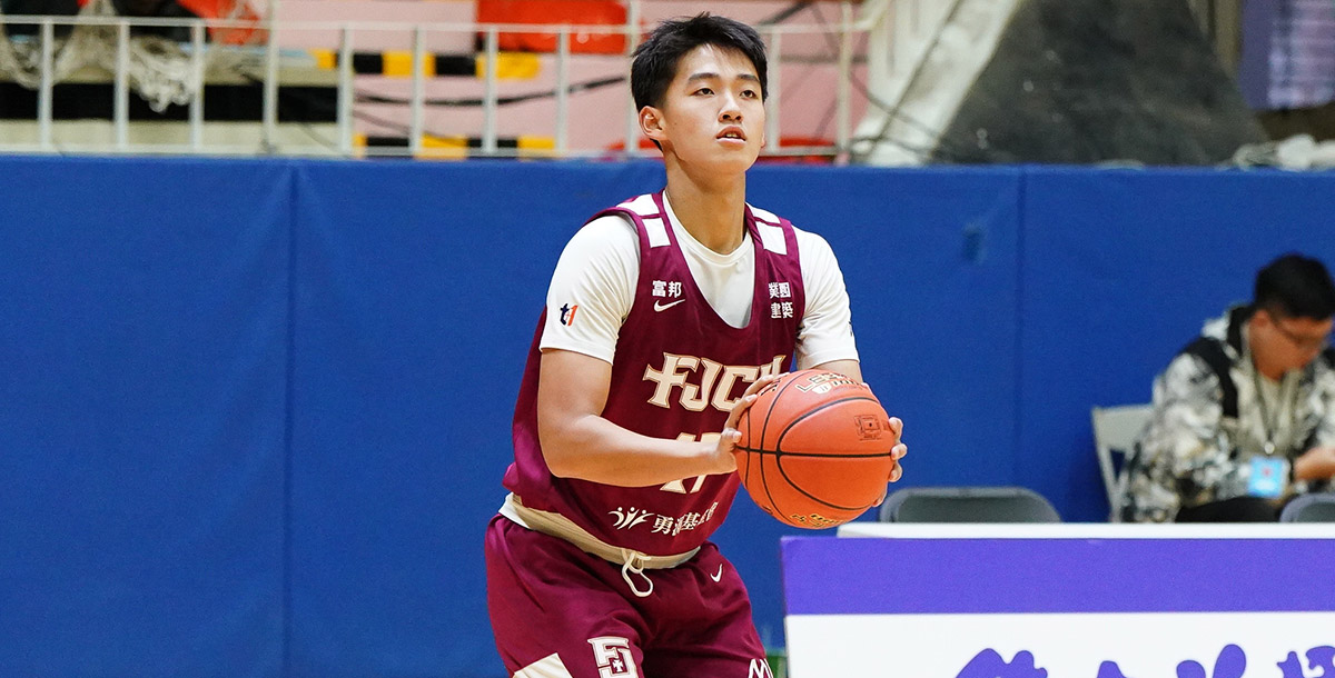 輔仁大學楊曜名用4記外線拿下14分。攝/大專體總