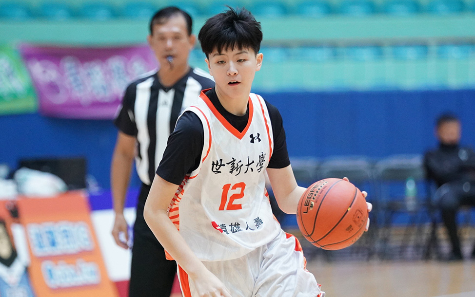 世新大學游沁樺13分10籃板10助攻及7阻攻，UBA生涯首度大三元。攝/大專體總