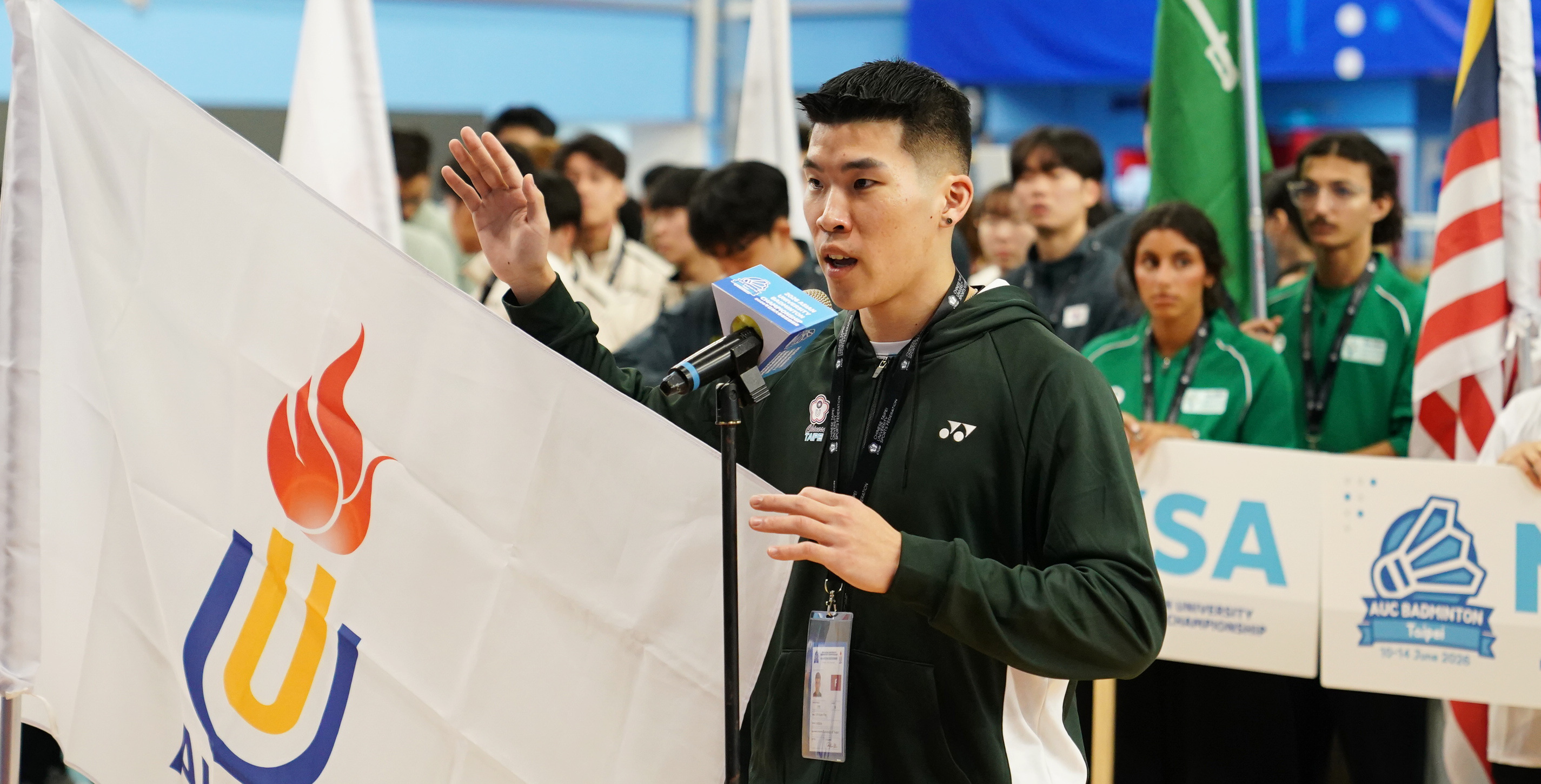 來自北市大的林冠廷在開幕典禮上擔任運動員宣誓代表。攝/大專體總