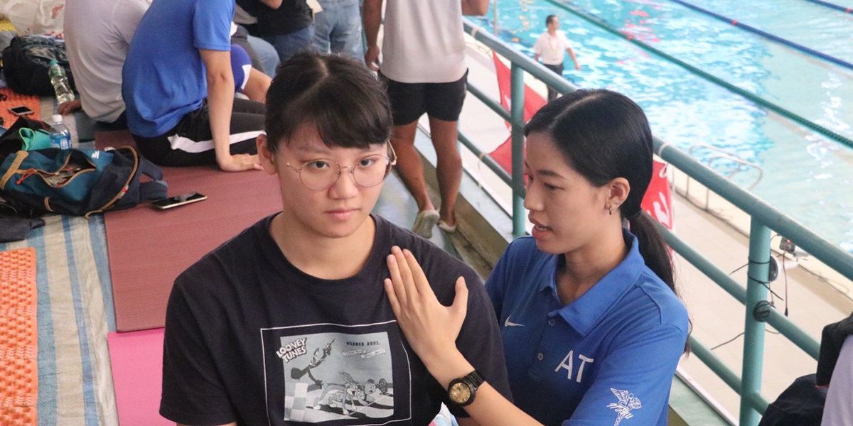 杜孟儒目前擔任臺師大游泳隊防護員。照片由杜孟儒提供