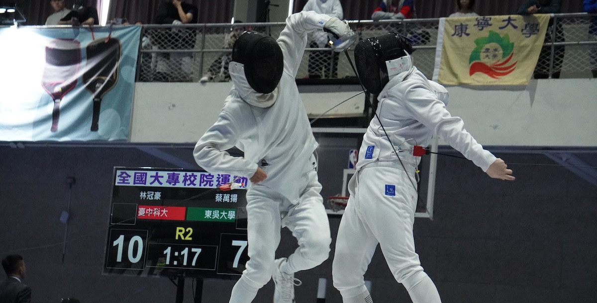 東吳蔡萬揚（右）努力追分戰至14:14平手，最終收穫銀牌。攝／SSU特派員