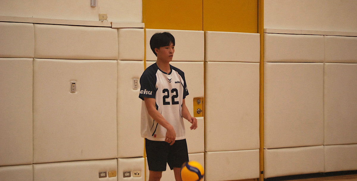 成大曾泓哲連發ace球助隊在首局士氣大漲。攝/吳妤宸