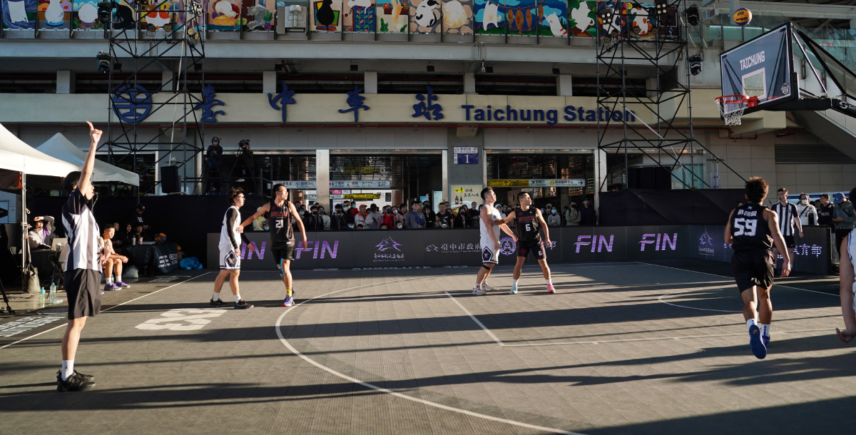 大專3x3籃球錦標賽再度決戰臺中火車站。攝/大專體總
