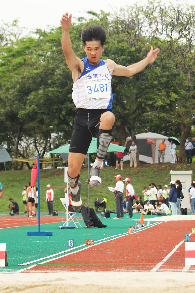 洪邦維拿下全大運個人跳遠第二金。攝/張宏碩