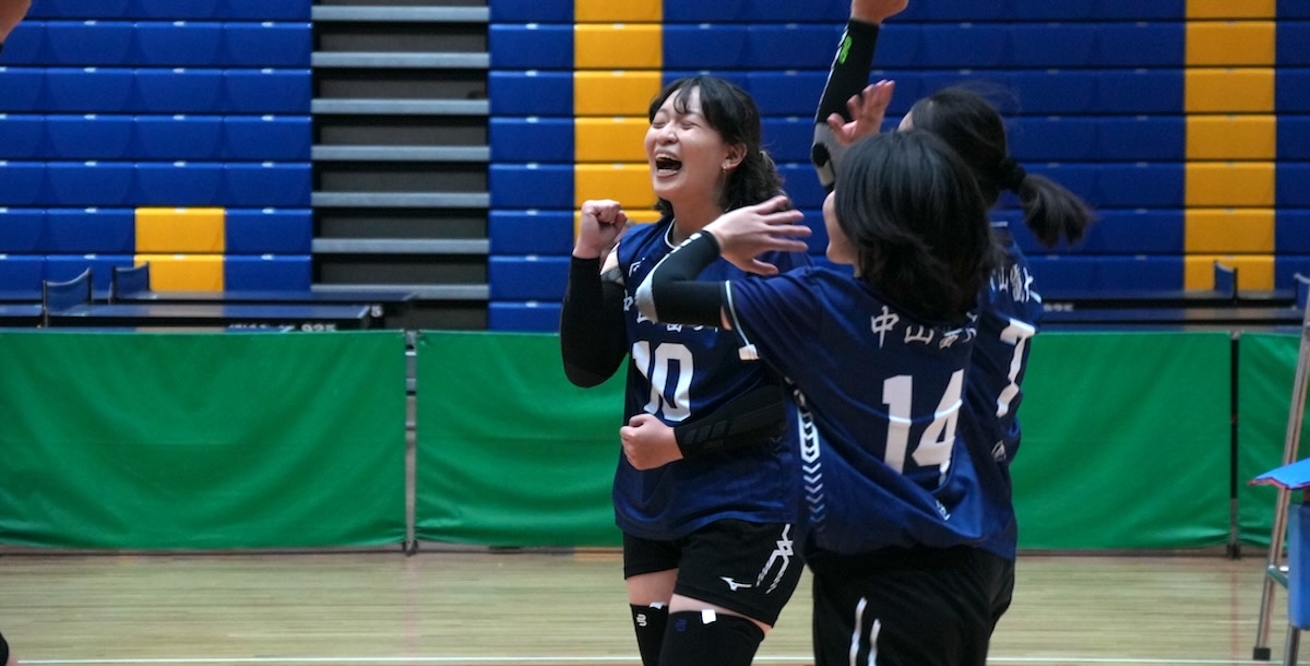 中山醫何依霖多次強攻為球隊追分。攝/李亭葳