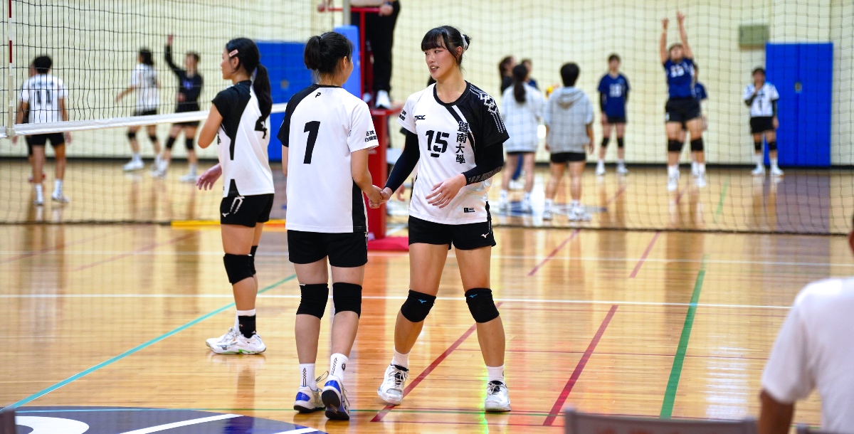 暨大隊長王祐瑄憑藉身高與制空優勢，多次強力扣球與成功攔網，帶動球隊攻防節奏。攝／施浚璿