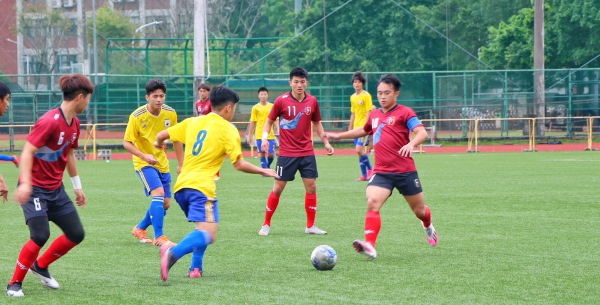 輔大隊長周宇杰(紅10)、劉智文(紅11)今表現亮眼。攝/陳昱萍