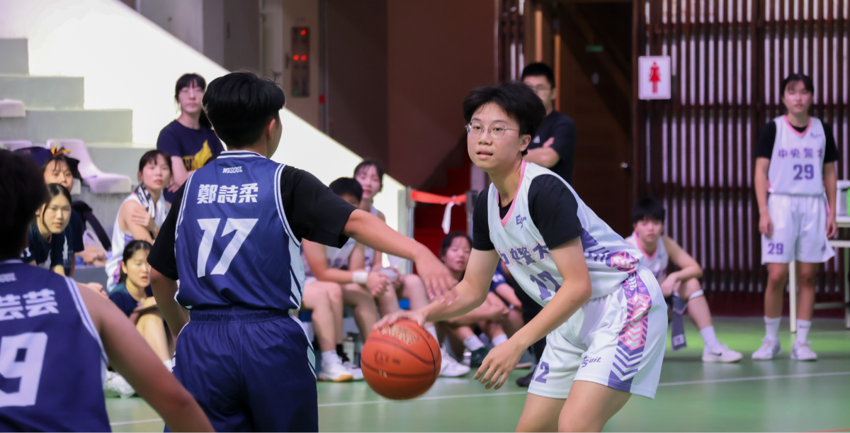 中央警大劉佳芯屢屢抄截、妙手助攻，是隊上勝利的推手。攝/陳奕軒 (另開新視窗)