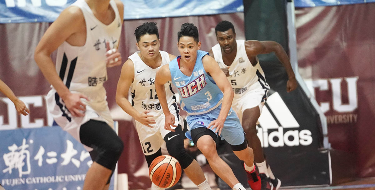 谷毛唯嘉後場一條龍急速推進至罰球線前壓哨拋投,追進延長賽。攝/大專體總