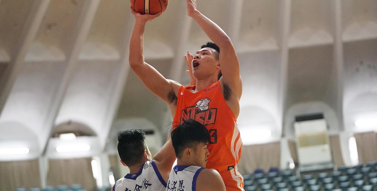 藍少甫13分、10籃板,本季首度「雙十」。攝/大專體總