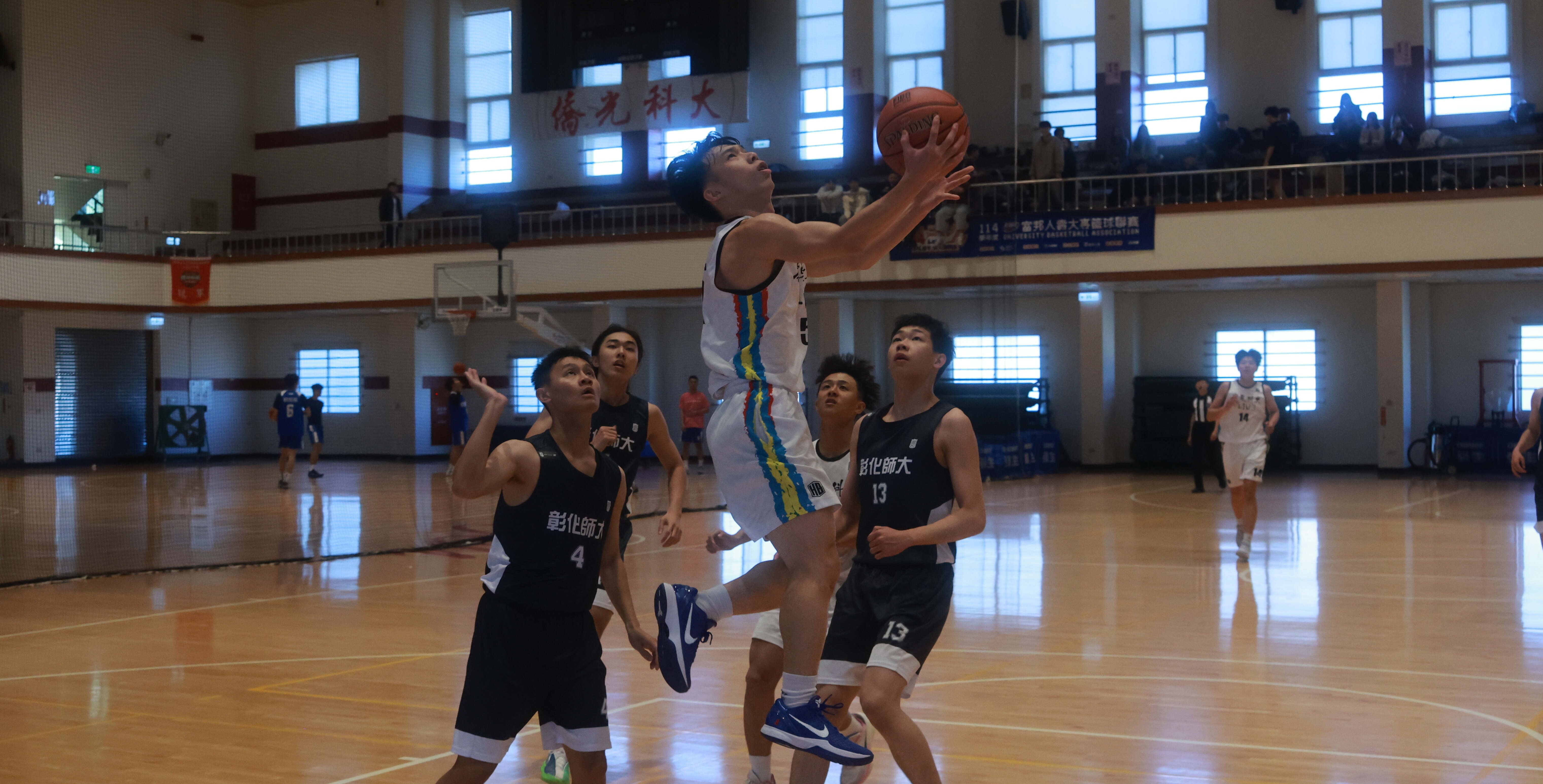 嶺東洪升昌奪下全場最高30分。攝／邱治霖