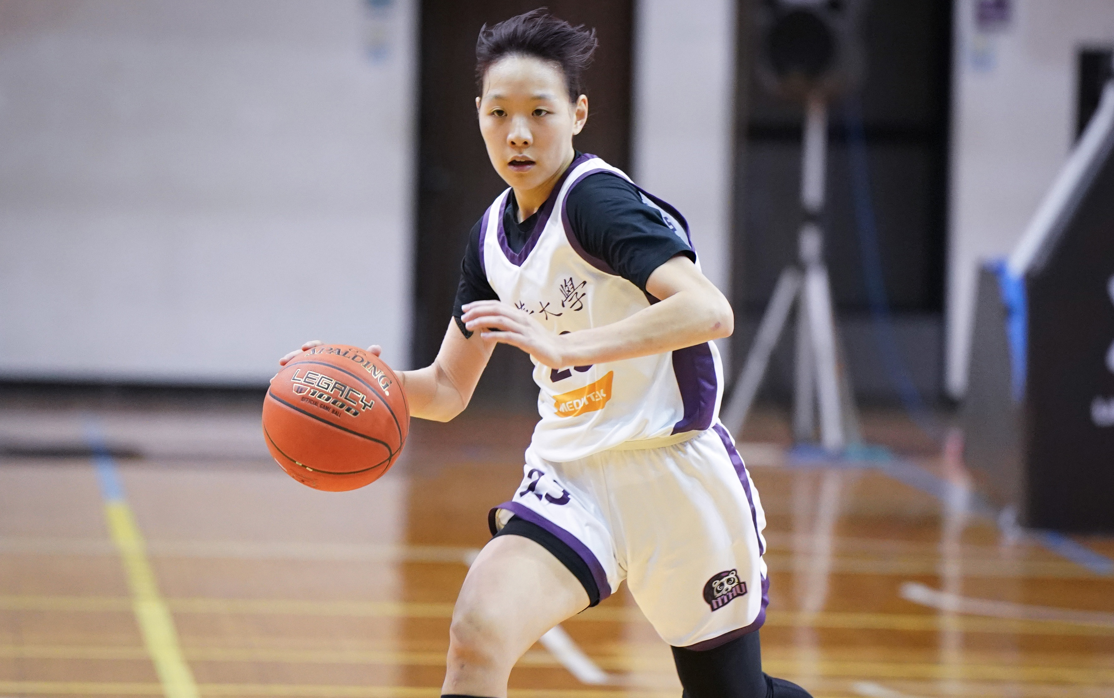 清華大學張聿敏20分15籃板，外帶3助攻6抄截2阻攻。攝/大專體總 (另開新視窗)