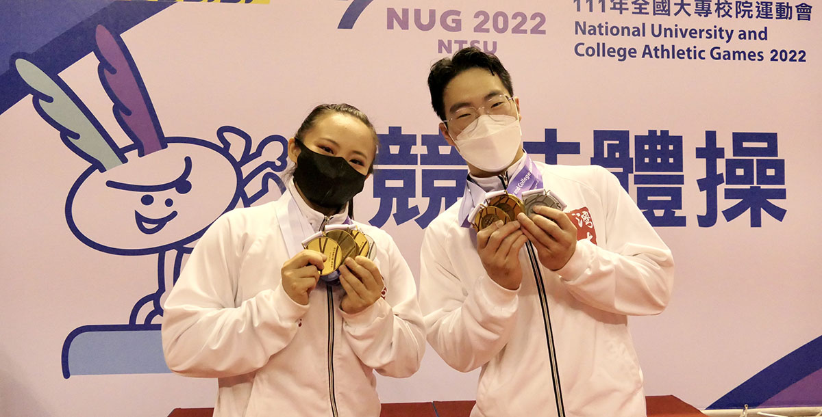 臺師大許良育(左)與陳奕霖於競技體操一般組賽事繳出亮眼成績。攝/鄧安芸