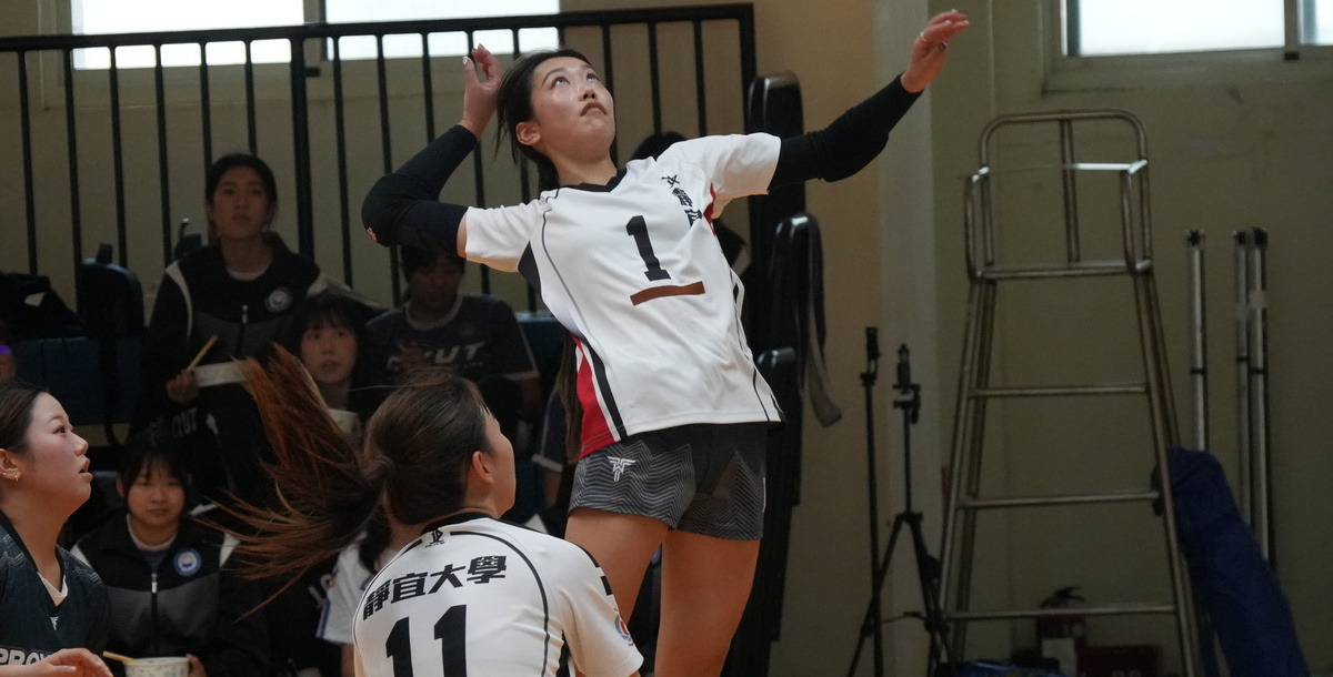 靜宜隊長安藤左友希第五局關鍵重扣收下勝利。攝/游之睿