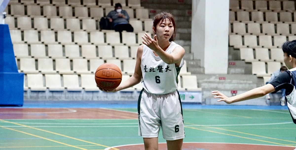北醫李虹儀今日拿下15分，帶領全隊穩住領先局勢。攝/蔡佑涵 (另開新視窗)