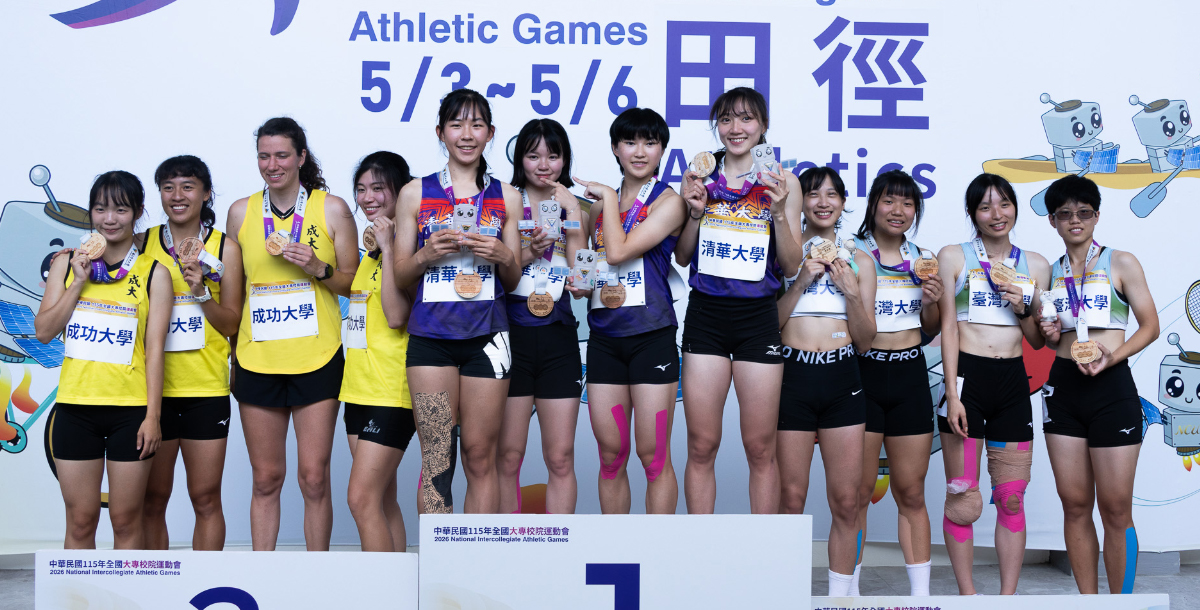 清大陳又銥/許歆卉/王思閑/王于嘉以4分05秒86，刷新一般女生組4x400公尺接力大會紀錄。攝/SSU特派員 周依柔